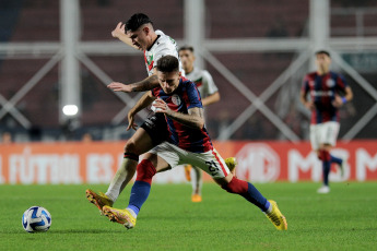 Buenos Aires, Argentina.- En las fotos tomadas el 8 de junio del 2023, durante el partido entre San Lorenzo y Palestino en el Estadio Nuevo Gasómetro. San Lorenzo empató 0-0 con Palestino de Chile y pende de un hilo su clasificación al repechaje para avanzar a los octavos de final de la Copa Sudamericana.