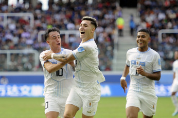 Santiago del Estero, Argentina.- En las fotos tomadas el 1 de junio del 2023, durante el partido entre Uruguay y Gambia por los octavos de final del Mundial Sub-20 en el estadio Madre de Ciudades en Santiago del Estero (norte). Uruguay venció a Gambia por 1 a 0 con el gol de Anderson Duarte (65) y avanzó a los cuartos de final del certamen ecuménico, donde afrontará un duelo frente a Estados Unidos.