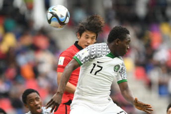 Santiago del Estero, Argentina.- En las fotos tomadas el 4 de junio del 2023, durante el partido entre Corea del Sur y Nigeria por los cuartos de final del Mundial Sub-20 en el Estadio Único Madre de Ciudades. Corea del Sur, con un gol del central Choi Seokhyun en la primera parte de la prórroga, superó este domingo a Nigeria por 1-0 y se medirá con Italia por un puesto en la final del Mundial.