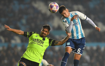 Buenos Aires, Argentina.- En las fotos tomadas el 22 de junio del 2023, durante el partido entre Racing y Barracas Central en el Cilindro de Avellaneda, por la 21era. jornada de la Liga Profesional de Fútbol. Racing y Barracas Central empataron. El gol de la “Academia” lo anotó Aníbal Moreno a los 20 minutos de la primera etapa, mientras que para el “Guapo” empató Francisco Álvarez a los 40 del segundo tiempo.