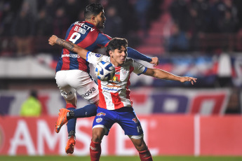 Buenos Aires, Argentina.- En las fotos tomadas el 27 de junio del 2023, durante el partido entre San Lorenzo y Estudiantes de Mérida por la sexta fecha del Grupo H de la Copa Sudamericana 2023 en el Estadio Pedro Bidegain. San Lorenzo goleó por 4-1 a Estudiantes de Mérida, y gracias al triunfo de Fortaleza ante Palestino, consiguió la clasificación a los 16avos de la competencia.