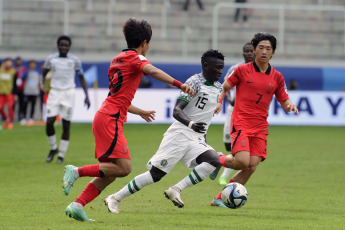 Santiago del Estero, Argentina.- En las fotos tomadas el 4 de junio del 2023, durante el partido entre Corea del Sur y Nigeria por los cuartos de final del Mundial Sub-20 en el Estadio Único Madre de Ciudades. Corea del Sur, con un gol del central Choi Seokhyun en la primera parte de la prórroga, superó este domingo a Nigeria por 1-0 y se medirá con Italia por un puesto en la final del Mundial.