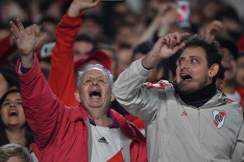 Buenos Aires, Argentina.- En las fotos tomadas el 7 de junio del 2023, durante el partido entre River Plate y Fluminense en el Estadio Monumental por la jornada 5 del grupo D de la Copa Libertadores. River, se mantiene en la lucha para avanzar a los octavos de final de la Copa Libertadores luego de ganar por 2-0 a Fluminense y escalar al segundo lugar del grupo D.