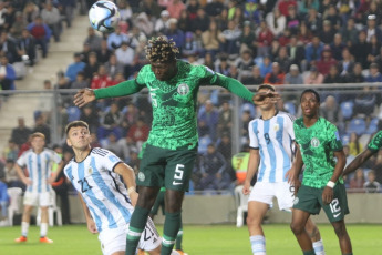 San Juan, Argentina.- En las fotos tomadas el 31 de mayo del 2023, durante el partido entre Argentina y Nigeria en el Estadio San Juan del Bicentenario por los octavos de final del Mundial Sub-20. El seleccionado argentino quedó eliminado del Mundial al perder por 2 a 0 ante Nigeria, con goles en el segundo tiempo de Ibrahim Muhammad a los 15 minutos y Rilwanu Sarki a los 45 para el conjunto africano.