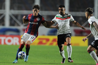 Buenos Aires, Argentina.- En las fotos tomadas el 8 de junio del 2023, durante el partido entre San Lorenzo y Palestino en el Estadio Nuevo Gasómetro. San Lorenzo empató 0-0 con Palestino de Chile y pende de un hilo su clasificación al repechaje para avanzar a los octavos de final de la Copa Sudamericana.