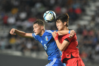 La Plata, Argentina.- En las fotos tomadas el 8 de junio del 2023, durante el partido entre Italia y Corea del Sur en semifinales del Mundial Sub-20 Argentina 2023 en el estadio Diego Armando Maradona de La Plata. Italia jugará ante Uruguay el domingo su primera final de un Mundial Sub-20, al vencer a Corea del Sur 2-1.