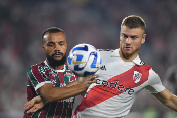 Buenos Aires, Argentina.- En las fotos tomadas el 7 de junio del 2023, durante el partido entre River Plate y Fluminense en el Estadio Monumental por la jornada 5 del grupo D de la Copa Libertadores. River, se mantiene en la lucha para avanzar a los octavos de final de la Copa Libertadores luego de ganar por 2-0 a Fluminense y escalar al segundo lugar del grupo D.