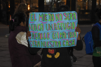 Jujuy, Argentina.- En las fotos tomadas el 25 de junio del 2023, docentes autoconvocados de Jujuy se manifestaron en contra de la decisión de levantar el paro, en reclamo de salarios dignos, contra la reforma constitucional, y exigieron la realización de una nueva asamblea que garantice una participación más amplia. La semana pasada, tras la violenta represión policial en la provincia durante una protesta contra la reforma constitucional, que causó más de 170 heridos y 68 detenidos, las autoridades del Gobierno buscaron avanzaron con "una mejora salarial" a fin de que los docentes retornen a las clases.