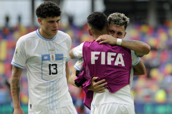 Santiago del Estero, Argentina.- En las fotos tomadas el 1 de junio del 2023, durante el partido entre Uruguay y Gambia por los octavos de final del Mundial Sub-20 en el estadio Madre de Ciudades en Santiago del Estero (norte). Uruguay venció a Gambia por 1 a 0 con el gol de Anderson Duarte (65) y avanzó a los cuartos de final del certamen ecuménico, donde afrontará un duelo frente a Estados Unidos.