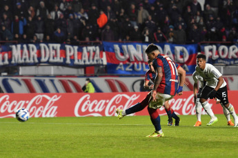 Buenos Aires, Argentina.- En las fotos tomadas el 19 de julio del 2023, durante el partido entre San Lorenzo e Independiente Medellín por la Copa Sudamericana en el Estadio Pedro Bidegain. Deportivo Independiente Medellín perdió 0-2 con San Lorenzo por el partido de vuelta del repechaje en la Copa Sudamericana y quedó eliminado del torneo.