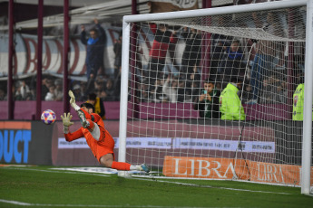 Buenos Aires, Argentina.- En las fotos tomadas el 26 de julio del 2023, durante el partido entre San Lorenzo y Platense en los 16avos de final de la Copa Argentina, en el Estadio Ciudad de Lanús. San Lorenzo y Platense empataron 0-0 y el Ciclón se impuso después 4-3 en la definición por penales. Así, el ganador se metió en los octavos de final del certamen federal, tras llegar ambos de sendas derrotas en el Torneo de la Liga.