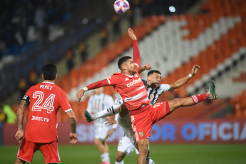 Mendoza, Argentina.- En las fotos tomadas el 20 de julio del 2023, durante el partido entre River Plate y Talleres por los 16avos de la Copa Argentina en el Estadio Malvinas Argentina. River Plate quedó eliminado en los 16avos de final de la Copa Argentina tras caer 1 a 0 con Talleres de Córdoba, que se impuso por el tanto de Rodrigo Garro a los 42 minutos del primer tiempo. El Millonario, que venía de obtener el título de la Liga Profesional el último sábado, es la tercera vez que queda eliminado en esta instancia de la Copa.