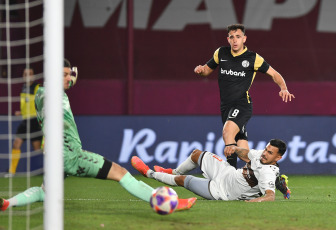 Buenos Aires, Argentina.- En las fotos tomadas el 26 de julio del 2023, durante el partido entre San Lorenzo y Platense en los 16avos de final de la Copa Argentina, en el Estadio Ciudad de Lanús. San Lorenzo y Platense empataron 0-0 y el Ciclón se impuso después 4-3 en la definición por penales. Así, el ganador se metió en los octavos de final del certamen federal, tras llegar ambos de sendas derrotas en el Torneo de la Liga.