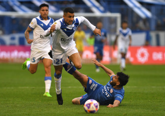 Buenos Aires, Argentina.- In the photos taken on July 24, 2023, during the match between Vélez and Unión for the 26th. and penultimate date of the Professional Football League at the José Amalfitani stadium in the Liniers neighborhood. Vélez Sarsfield and Unión de Santa Fe tied without goals, an equality that leaves Vélez and Unión with 27 points in the Professional League, they are in positions 23 and 24 respectively.