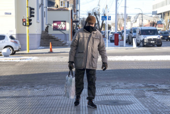 Santa Cruz, Argentina.- En las fotos tomadas el 28 de julio del 2023, muestra las calles de Santa Cruz, Argentina en medio de la ola polar. El Servicio Meteorológico Nacional (SMN) emitió una alerta meteorológica por frío extremo en 17 localidades de Argentina. El organismo advirtió que las provincias de Santa Cruz, Chubut y Tierra del Fuego, registrarán temperaturas bajo cero.