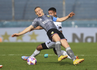 Buenos Aires, Argentina.- In the photos taken on July 25, 2023, during the match between Estudiantes and All Boys for the round of 16 of the Argentine Cup at the Centenario Ciudad de Quilmes Stadium. Estudiantes beat All Boy 1-0 and advanced to the round of 16, waiting for their next rival, the winner of the match between Independiente and Central Córdoba from Santiago del Estero.