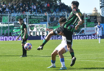 Córdoba, Argentina.- En las fotos tomadas el 20 de julio del 2023, durante el partido entre Vélez y San Martín de San Juan por la Copa Argentina en el Estadio El Gigante de Alberdi. Vélez Sarsfield logró remontar un 0-1, pero San Martín de San Juan se lo empató 2-2 sobre el final y, en la tanda de penales, dio la sorpresa y avanzó por primera vez a los octavos de final de la Copa Argentina.