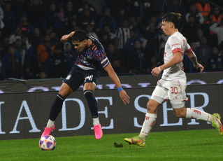 Córdoba, Argentina.- In the photos taken on July 10, 2023, during the match between Talleres and Unión on date 24 of the Professional League at the Mario Alberto Kempes Stadium. Talleres equalized 0-0 against Unión, a result that postponed the coronation of River Plate. El Millonario secured first place and this result forces T to win next Friday against Huracán in Parque Patricios to continue their tournament dispute.