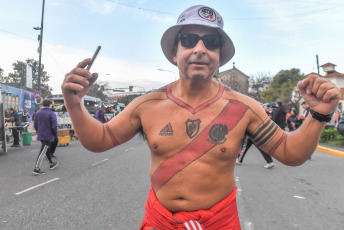 Buenos Aires, Argentina.- En las fotos tomadas el 15 de julio del 2023, River Plate celebra su inminente consagración en la Liga Profesional de Fútbol (LPF) tras el partido con Estudiantes de La Plata en el Monumental. River Plate venció a Estudiantes de La Plata por 3 a 1 y se coronó campeón de la Liga Profesional de Fútbol con dos fechas de anticipación, acompañado por 86.000 fervorosos hinchas que vivieron una fiesta completa en el Monumental.