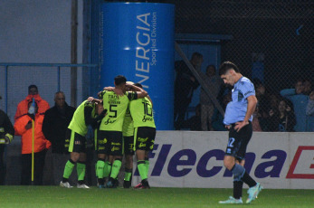 Córdoba, Argentina.- In the photos taken on July 6, 2023, during the match between Belgrano and Barracas Central at the Julio César Villagra stadium in a match corresponding to date 23 of the Professional League. Belgrano defeated Barracas Central 2-0 with goals from Brian Calderara at the start of the game and from former Talleres Francisco Álvarez in the second half.