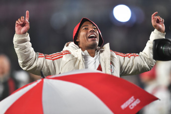 Buenos Aires, Argentina.- En las fotos tomadas el 15 de julio del 2023, River Plate celebra su inminente consagración en la Liga Profesional de Fútbol (LPF) tras el partido con Estudiantes de La Plata en el Monumental. River Plate venció a Estudiantes de La Plata por 3 a 1 y se coronó campeón de la Liga Profesional de Fútbol con dos fechas de anticipación, acompañado por 86.000 fervorosos hinchas que vivieron una fiesta completa en el Monumental.