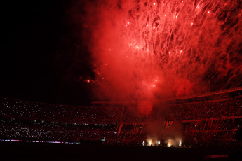 Buenos Aires, Argentina.- En las fotos tomadas el 15 de julio del 2023, River Plate celebra su inminente consagración en la Liga Profesional de Fútbol (LPF) tras el partido con Estudiantes de La Plata en el Monumental. River Plate venció a Estudiantes de La Plata por 3 a 1 y se coronó campeón de la Liga Profesional de Fútbol con dos fechas de anticipación, acompañado por 86.000 fervorosos hinchas que vivieron una fiesta completa en el Monumental.