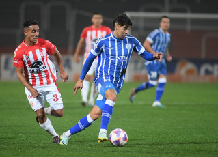 Mendoza, Argentina.- En las fotos tomadas el 30 de julio del 2023, durante el partido entre Instituto de Córdoba y Godoy Cruz en el partido válido por la 27ma. fecha que marcó el final de la Liga Profesional de Fútbol, en el estadio Malvinas Argentinas. Godoy Cruz de Mendoza goleó a Instituto por 4 a 2. Godoy Cruz debutará en la zona B de la Copa de la Liga Profesional ante Defensa y Justicia, en Florencio Varela, mientras que Instituto visitará a Arsenal por la zona A.