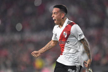 Buenos Aires, Argentina.- En las fotos tomadas el 15 de julio del 2023, River Plate celebra su inminente consagración en la Liga Profesional de Fútbol (LPF) tras el partido con Estudiantes de La Plata en el Monumental. River Plate venció a Estudiantes de La Plata por 3 a 1 y se coronó campeón de la Liga Profesional de Fútbol con dos fechas de anticipación, acompañado por 86.000 fervorosos hinchas que vivieron una fiesta completa en el Monumental.