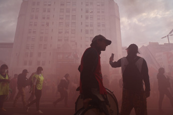 Buenos Aires, Argentina.- En las fotos tomadas el 4 de julio del 2023, organizaciones sociales marcharon a la sede de Desarrollo Social en reclamo de un aumento de programas de asistencia social y alimentos para los comedores populares. La jornada de protestas tuvo réplicas en Neuquén, Río Negro, Santa Fé, Corrientes, Misiones y otras provincias del interior del país a pocas semanas de las elecciones primarias.