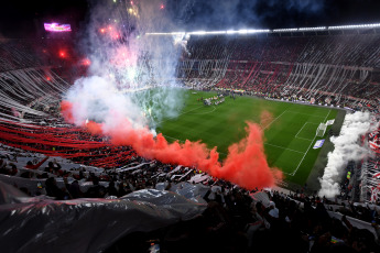 Buenos Aires, Argentina.- En las fotos tomadas el 15 de julio del 2023, River Plate celebra su inminente consagración en la Liga Profesional de Fútbol (LPF) tras el partido con Estudiantes de La Plata en el Monumental. River Plate venció a Estudiantes de La Plata por 3 a 1 y se coronó campeón de la Liga Profesional de Fútbol con dos fechas de anticipación, acompañado por 86.000 fervorosos hinchas que vivieron una fiesta completa en el Monumental.