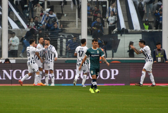 Buenos Aires, Argentina.- En las fotos tomadas el 24 de julio del 2023, durante el partido entre Gimnasia y Talleres en el estadio Kempes Nahuel Bustos. Talleres empató 2-2 con Gimnasia, Gastón Benavídez abrieron el marcador para la T, pero el Lobo igualó las acciones con doblete de Eric Ramírez.