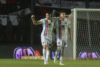 Santa Fe, Argentina.- En las fotos tomadas el 25 de julio del 2023, durante el partido entre Tigre y Colón en el Estadio Brigadier Gral. Estanislao López. Tigre venció por 3-1 a Colón, con goles de Badaloni, Armoa y Cardozo. Con este resultado, Tigre se aleja de disputar el título, mientras que Colón quedó a tres puntos del descenso directo por tabla anual.