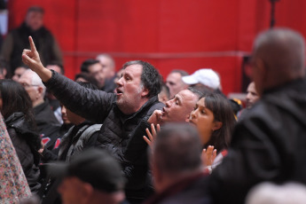 Buenos Aires, Argentina.- En las fotos tomadas el 6 de julio del 2024, durante la Asamblea de Representantes del Club Independiente, donde Néstor Grindetti fue elegido como presidente y ocupará el cargo hasta 2026. La Asamblea determinó que el dirigente de 68 años, que también es precandidato a Gobernador de la Provincia de Buenos Aires por el espacio Juntos por el Cambio, en la lista que encabeza Patricia Bullrich, seguirá desempeñándose en el cargo que ocupaba de forma provisoria.