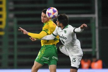 Buenos Aires, Argentina.- En las fotos tomadas el 23 de julio del 2023, durante el partido entre Defensa y Justicia y Sarmiento por la 26ta. fecha de la Liga Profesional de Fútbol en el Estadio Norberto Tomaghello. Defensa y Justicia venció por 3-0 a Sarmiento como local. Para Defensa y Justicia los goles fueron marcados por Nicolás Tripicchio (a los 11 minutos), David Barbona (a los 54 minutos) y Facundo Echevarría (a los 93 minutos). En la próxima fecha, Sarmiento se medirá con Banfield, mientras que Defensa y Justicia tendrá como rival a Union.