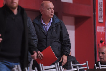 Buenos Aires, Argentina.- En las fotos tomadas el 6 de julio del 2024, durante la Asamblea de Representantes del Club Independiente, donde Néstor Grindetti (foto) fue elegido como presidente y ocupará el cargo hasta 2026. La Asamblea determinó que el dirigente de 68 años, que también es precandidato a Gobernador de la Provincia de Buenos Aires por el espacio Juntos por el Cambio, en la lista que encabeza Patricia Bullrich, seguirá desempeñándose en el cargo que ocupaba de forma provisoria.