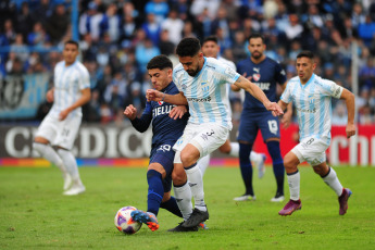 Tucumán, Argentina.- En las fotos tomadas el 23 de julio de 2023, durante el partido entre Independiente y Atlético Tucumán en el Estadio Monumental Presidente José Fierro en un encuentro por la fecha 26 de la Liga Profesional de Fútbol (LPF). Independiente perdió 1-0 con Atlético Tucumán. Marcelo Estigarribia marcó de penal en el primer tiempo.