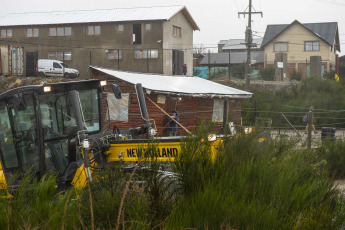 Bariloche, Argentina.- En las fotos tomadas el 5 de julio del 2023, muestra las zonas afectadas por las intensas lluvias en Bariloche, Argentina. El Servicio Meteorológico Nacional pronóstico nevadas en diferentes áreas de las provincias de Río Negro, Neuquén y Chubut emitiendo el estado de alerta naranja. En Bariloche el área seguirá afectada por lluvias fuertes y persistentes con valores de lluvia acumulada de entre 40 y 80 mm. Mientras que en las zonas más altas de la cordillera la precipitación podría ser en forma de nieve según el informe del SMN.