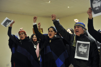 Chubut, Argentina.- En las fotos tomadas el 27 de julio del 2023, durante el juicio de extradición del referente mapuche Facundo Jones Huala en el Escuadrón 36 de Gendarmería, en la ciudad de Esquel, provincia de Chubut. Huala, prófugo de la Justicia chilena desde febrero de 2022 y detenido en Argentina en enero pasado, fue condenado por delitos de incendio y porte ilegal de armas cometidos en Chile en 2013.