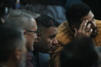 Buenos Aires, Argentina.- En las fotos tomadas el 11 de julio del 2023, la Justicia penal condenó a prisión perpetua a tres agentes de la Policía de la Ciudad de Buenos Aires por el “homicidio agravado por alevosía y odio racial” de Lucas González, un joven de 17 años que falleció en 2021 tras recibir varios disparos, según el fallo del Tribunal Oral en lo Criminal N° 25. Los condenados son el inspector Gabriel Alejandro Isassi, el oficial mayor Juan José López y el oficial Fabián Andrés Nieva, miembros de la División Brigadas y Sumarios 6 de la Comuna 4 de la Policía de la Capital.