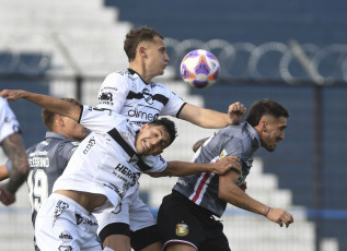 Buenos Aires, Argentina.- In the photos taken on July 25, 2023, during the match between Estudiantes and All Boys for the round of 16 of the Argentine Cup at the Centenario Ciudad de Quilmes Stadium. Estudiantes beat All Boy 1-0 and advanced to the round of 16, waiting for their next rival, the winner of the match between Independiente and Central Córdoba from Santiago del Estero.