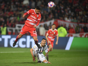 Mendoza, Argentina.- En las fotos tomadas el 20 de julio del 2023, durante el partido entre River Plate y Talleres por los 16avos de la Copa Argentina en el Estadio Malvinas Argentina. River Plate quedó eliminado en los 16avos de final de la Copa Argentina tras caer 1 a 0 con Talleres de Córdoba, que se impuso por el tanto de Rodrigo Garro a los 42 minutos del primer tiempo. El Millonario, que venía de obtener el título de la Liga Profesional el último sábado, es la tercera vez que queda eliminado en esta instancia de la Copa.