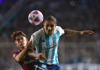 Buenos Aires, Argentina.- In the photos taken on July 5, 2023, during the match between San Lorenzo and Racing for the Argentine Professional League title at the Cilindro de Avellaneda. San Lorenzo drew 1-1 with Racing in a controversial duel, with one expelled by side, unsanctioned penalty claims and a draw that left Boedo's team without a chance to fight River for the title.