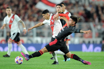 Buenos Aires, Argentina.- In the photos taken on July 5, 2023, during the match between River Plate and Colón at the Monumental by the Argentine Professional League. River Plate beat Colón 2-0 and took an 11-point difference over their escort, San Lorenzo. With goals from Nicolás De La Cruz and Lucas Beltrán, River reached 53 units.