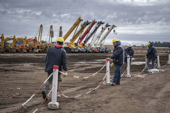 Salliqueló, Argentina.- En las fotos tomadas el 9 de julio del 2023, muestra el gasoducto Néstor Kirchner, tras ocho meses de la construcción del gasoducto, fundamental para aprovechar el gas de Vaca Muerta. El tramo que se presentó llega hasta Saliqueló, provincia de Buenos Aires, permitiría sustituir importaciones de combustible alternativo (fuel oil y gasoil) importados para la generación termoeléctrica, fuente de drenaje de divisas desde hace años.