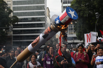 Buenos Aires, Argentina.- En las fotos tomadas el 4 de julio del 2023, organizaciones sociales marcharon a la sede de Desarrollo Social en reclamo de un aumento de programas de asistencia social y alimentos para los comedores populares. La jornada de protestas tuvo réplicas en Neuquén, Río Negro, Santa Fé, Corrientes, Misiones y otras provincias del interior del país a pocas semanas de las elecciones primarias.