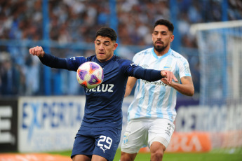 Tucumán, Argentina.- En las fotos tomadas el 23 de julio de 2023, durante el partido entre Independiente y Atlético Tucumán en el Estadio Monumental Presidente José Fierro en un encuentro por la fecha 26 de la Liga Profesional de Fútbol (LPF). Independiente perdió 1-0 con Atlético Tucumán. Marcelo Estigarribia marcó de penal en el primer tiempo.