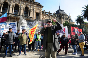 Jujuy, Argentina.- En las fotos tomadas el 20 de julio del 2023, durante una marcha contra la represión, la reforma en Jujuy y por la "Noche del Apagón". A un mes de la represión policial del 20 de junio en la provincia, que conicide además con los 47 años de la Noche del Apagón se realizaron protestas en todo el país para repudiar la represión en Jujuy impulsada por el gobierno de Gerardo Morales contra quienes se oponen a la reforma constitucional y homenajearon a las víctimas de los secuestros perpetrados en la última dictadura en la denominada "Noche del Apagón".