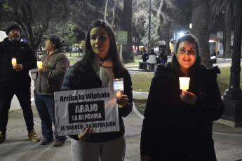 Jujuy, Argentina.- En las fotos tomadas el 20 de julio del 2023, durante una marcha contra la represión, la reforma en Jujuy y por la "Noche del Apagón". A un mes de la represión policial del 20 de junio en la provincia, que conicide además con los 47 años de la Noche del Apagón se realizaron protestas en todo el país para repudiar la represión en Jujuy impulsada por el gobierno de Gerardo Morales contra quienes se oponen a la reforma constitucional y homenajearon a las víctimas de los secuestros perpetrados en la última dictadura en la denominada "Noche del Apagón".