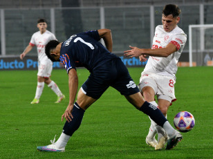 Córdoba, Argentina.- En las fotos tomadas el 10 de julio del 2023, durante el partido entre Tallere y Unión por la fecha 24 de la Liga Profesional en el Estadio Mario Alberto Kempes. Talleres igualó 0-0 contra Unión, un resultado que postergó la coronación de River Plate. El Millonario se aseguró el primer lugar y este resultado obliga a la T a ganar el próximo viernes ante Huracán en Parque Patricios para seguir su disputa el torneo.