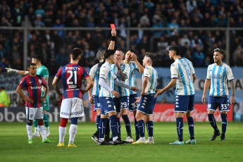 Buenos Aires, Argentina.- In the photos taken on July 5, 2023, during the match between San Lorenzo and Racing for the Argentine Professional League title at the Cilindro de Avellaneda. San Lorenzo drew 1-1 with Racing in a controversial duel, with one expelled by side, unsanctioned penalty claims and a draw that left Boedo's team without a chance to fight River for the title.